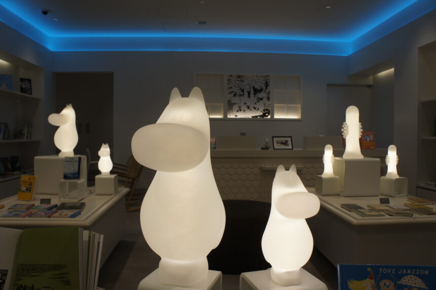 ムーミンが珈琲の上で溶けてゆるカワ♪ライブラリーカフェ